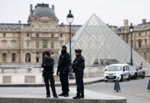 Paris : deux suspects arrêtés après le spectaculaire cambriolage du Louvre