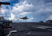 Le porte-avions américain Abraham Lincoln entre dans la zone iranienne : une démonstration de force sous menace réelle