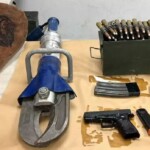 « Atteinte à la sécurité des enfants » : des pistolets et un engin explosif dissimulés dans une école du Sud