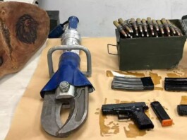 « Atteinte à la sécurité des enfants » : des pistolets et un engin explosif dissimulés dans une école du Sud