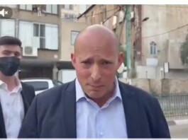 Pourquoi Naftali Bennett est arrivé à Bnei Brak ? « Où était-il à Kaplan ? »