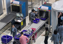 « J’ai eu peur qu’on m’arrête » : une femme ultra-orthodoxe contrainte d’enlever son couvre-chef au contrôle des passeports