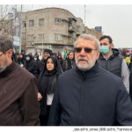 Protégés par la foule : les dirigeants iraniens sortent de leur bunker entourés de milliers de civils