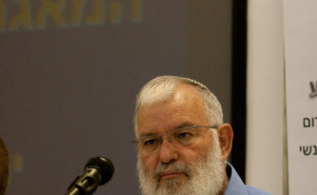 Le haut responsable est clair : celui qui promet ça au public, il ment