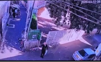 Jérusalem sous les missiles : un adolescent ignore l’alerte, frôle la mort — la vidéo fait le tour des réseaux