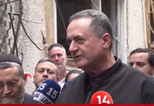 Le ministre Katz sur les lieux du crash à Bnei Brak : « Nous savions que les Iraniens viseraient cet endroit. »