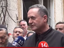 Le ministre Katz sur les lieux du crash à Bnei Brak : « Nous savions que les Iraniens viseraient cet endroit. »