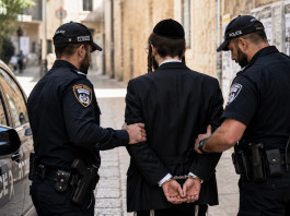 Un journaliste d’un grand quotidien ultra-orthodoxe arrêté pour détention présumée de matériel pédopornographique