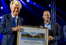 Geert Wilders a visité Havat Gilad et reçu la citoyenneté d’honneur de Yossi Dagan : « Un véritable ami »