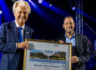 Geert Wilders a visité Havat Gilad et reçu la citoyenneté d’honneur de Yossi Dagan : « Un véritable ami »