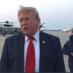 Stupeur générale : qui est cet homme qui ressemble trait pour trait à Trump et apparu derrière lui ?