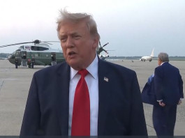 Stupeur générale : qui est cet homme qui ressemble trait pour trait à Trump et apparu derrière lui ?
