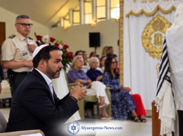 Le président colombien assiste à un office de Roch Hachana à la synagogue et déclare : « Je ne cesserai jamais de défendre Israël »