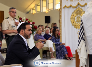 Le président colombien assiste à un office de Roch Hachana à la synagogue et déclare : « Je ne cesserai jamais de défendre Israël »
