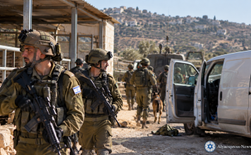 Un terroriste poignarde un Israélien dans une ferme de Samarie jusqu’à ce que son couteau se brise ; la victime grièvement blessée, l’assaillant éliminé après une chasse à l’homme